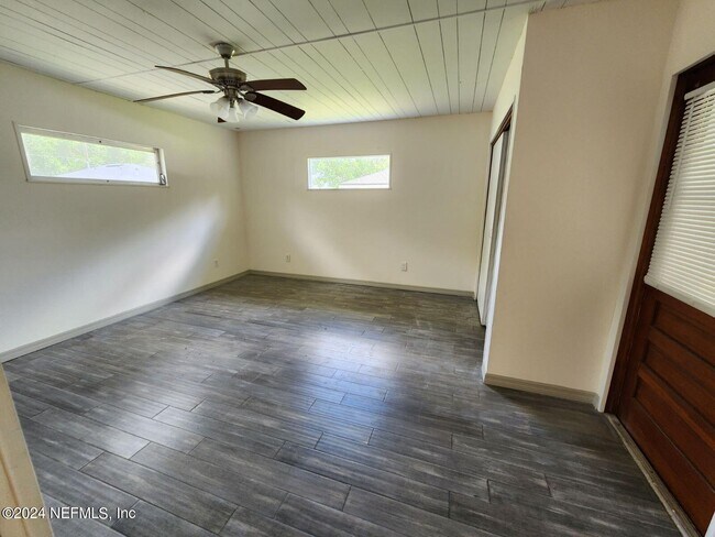 Building Photo - 3049 Harbison St