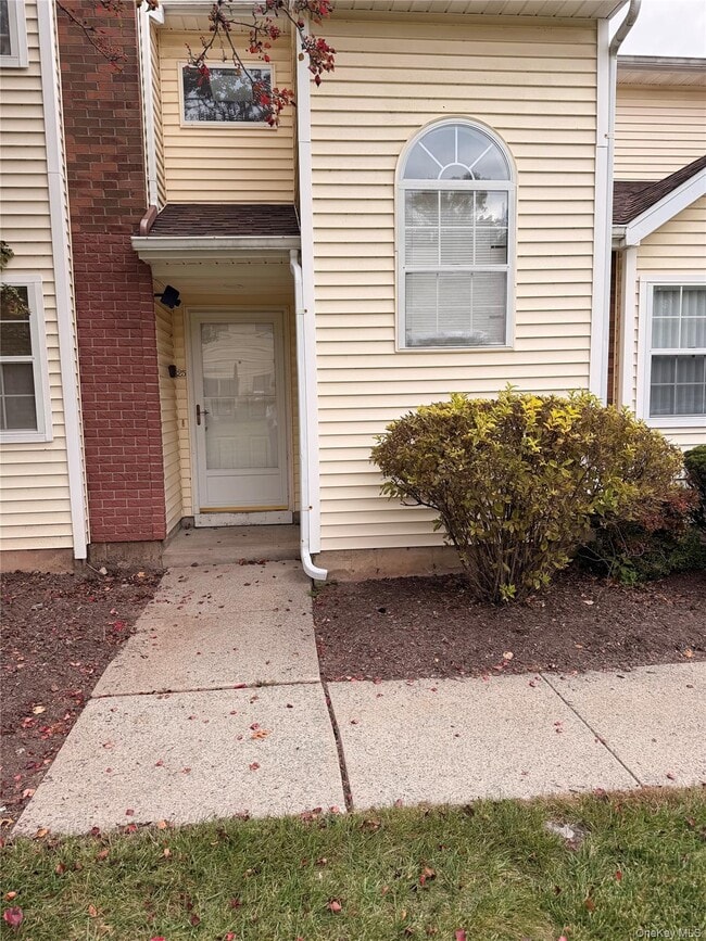 Building Photo - 25 Wood Lake Dr