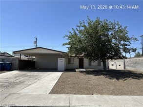 Building Photo - 1031 E Hacienda Ave
