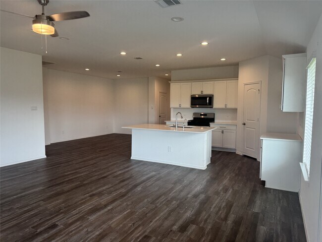 Building Photo - 5005 Almond Ter Dr