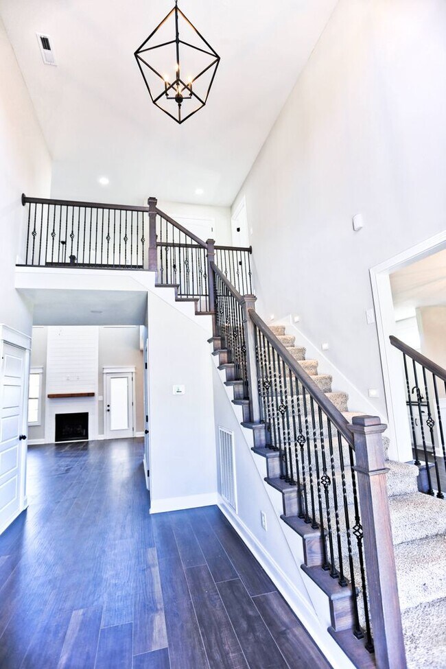 Building Photo - 851 Jersey Dr