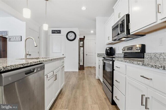 Foto del edificio - 7450 St Patrick Ct