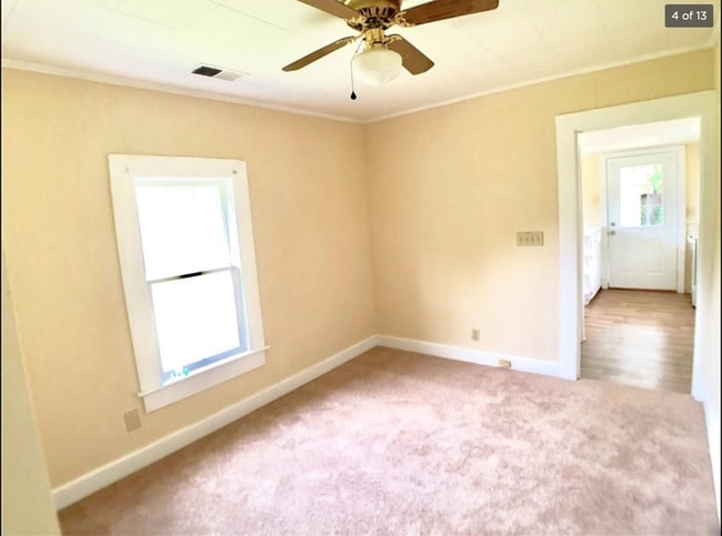 Building Photo - 574 Lakeview Dr