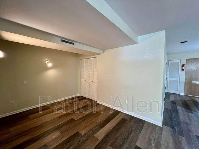Foto del edificio - 35 Herron Ave