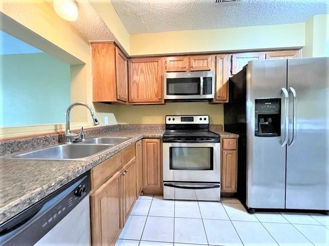 Primary Photo - 2116 Greenbriar Colony Dr