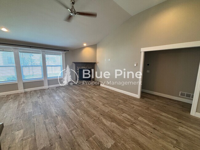 Building Photo - 5506 Eaglewood Dr