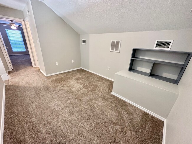 Building Photo - 918 Claeven Cir