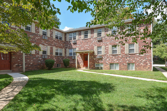 Residential Building - Knollwood Apartments