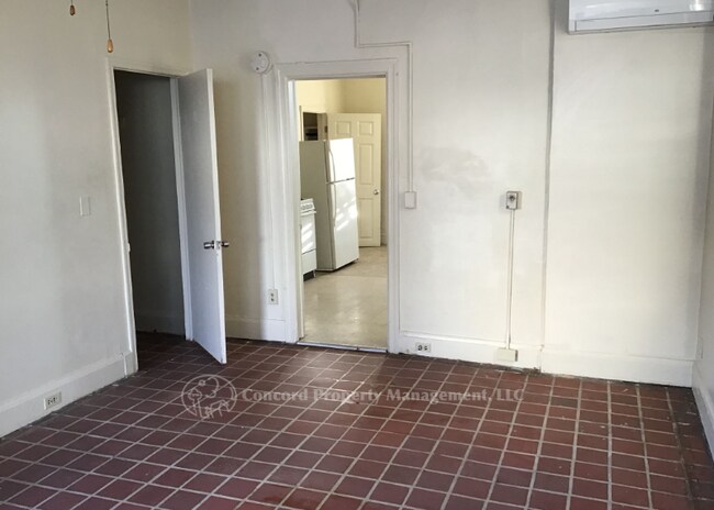 Building Photo - 3031 Hamilton Ave