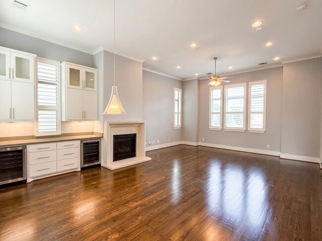 Building Photo - 2115 Detering St