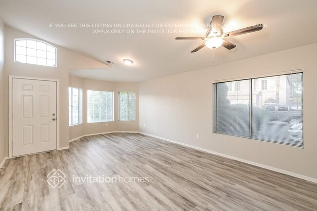 Building Photo - 4639 E Stanford Ave