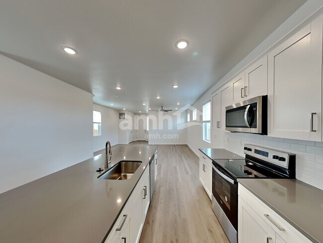 Foto del edificio - 23553 E 3rd Pl