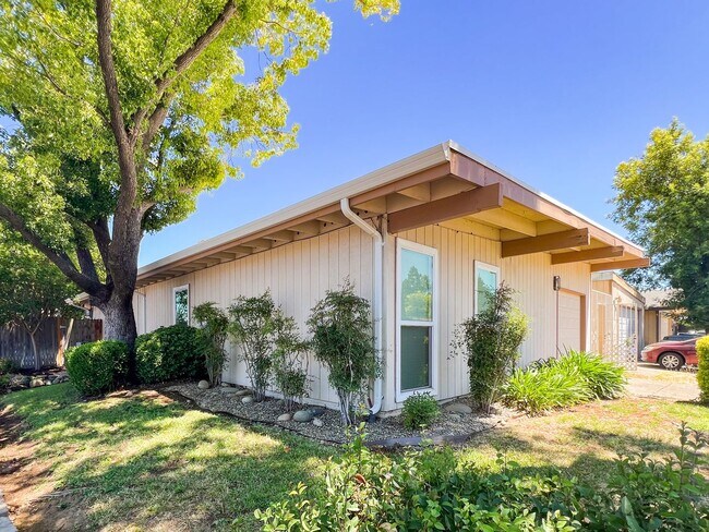 Foto del edificio - Spacious 3 Bed 2 Bath Home