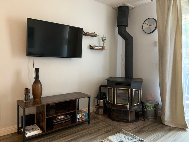 Building Photo - 137 Laurel Mountain Rd