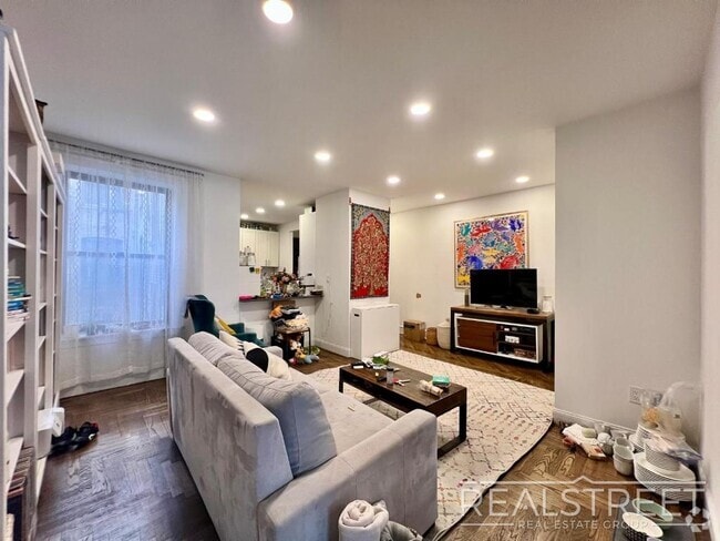 Building Photo - 2 Bed In Prime Brooklyn Heights