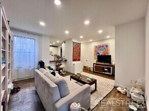 Building Photo - 2 Bed In Prime Brooklyn Heights