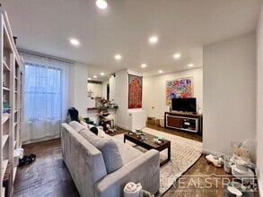 Building Photo - 2 Bed In Prime Brooklyn Heights