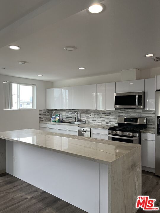 Foto principal - 2121 Burnside Ave