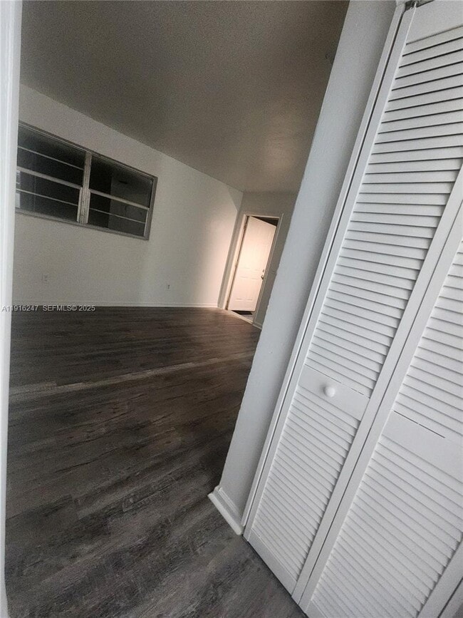 Foto del edificio - 519 NW 8th Ave