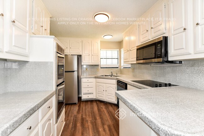 Building Photo - 3434 Windridge Dr