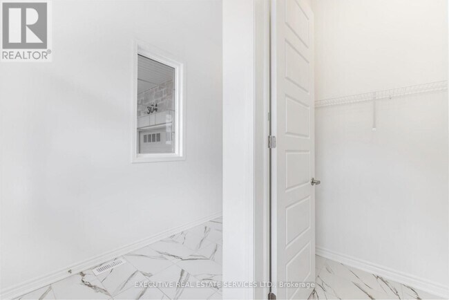 Building Photo - 304 Starflower Pl