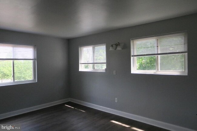 Building Photo - 1495 Bangor St SE