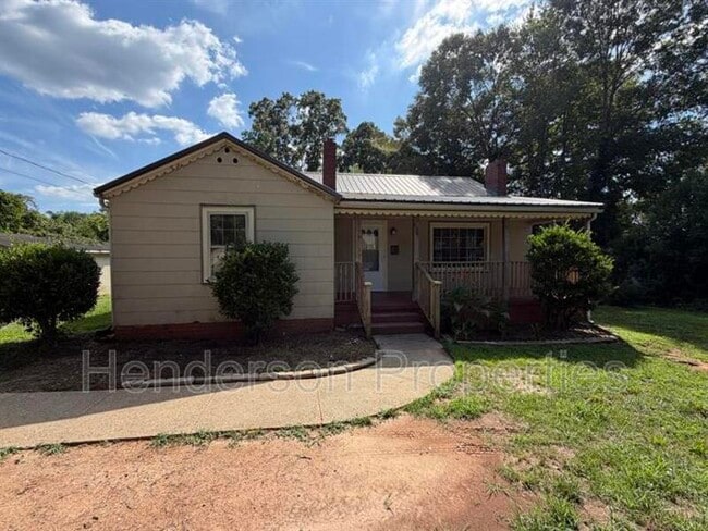 Building Photo - 638 Salisbury Rd