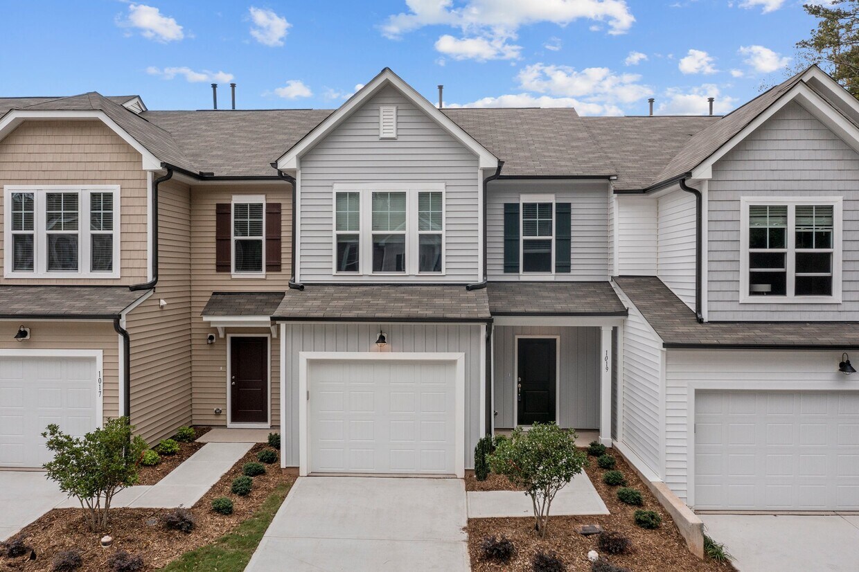 Primary Photo - 1019 Everglades Wy