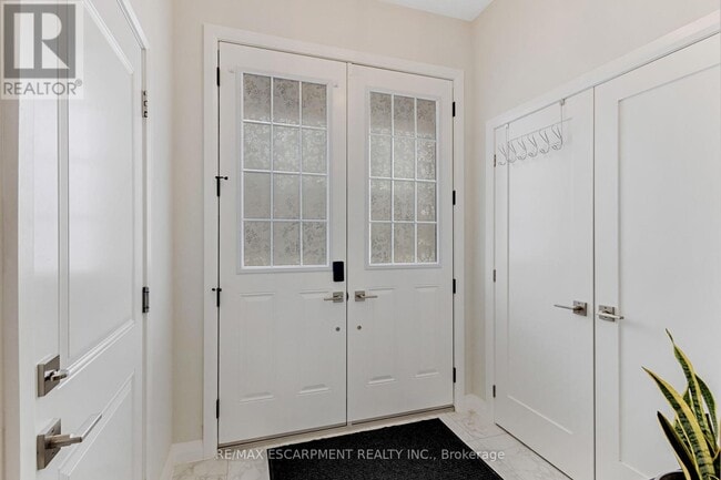 Building Photo - 5 Cherry Blossom Hts