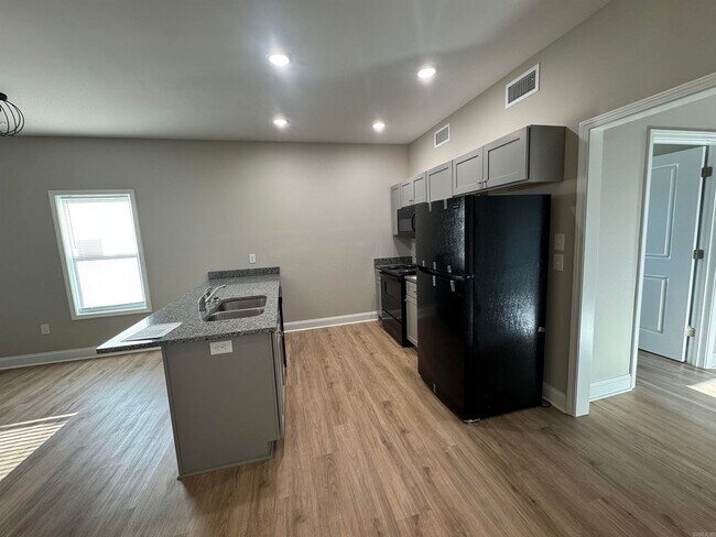 Foto del edificio - 215 N Elm St