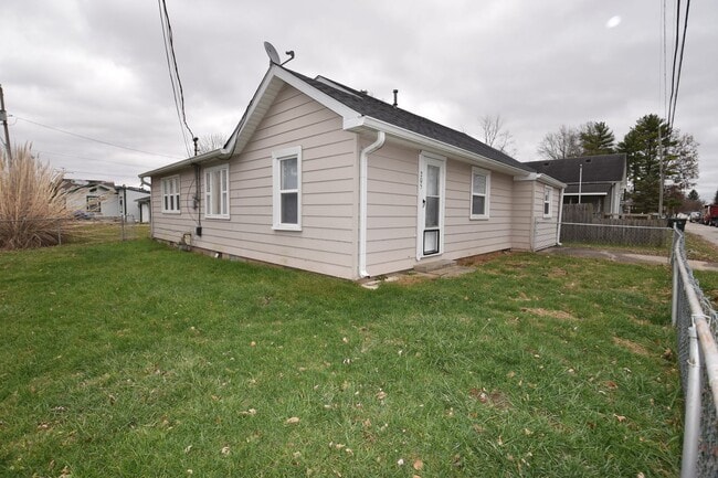 Building Photo - 2 Bedroom Home For Rent Fortville IN