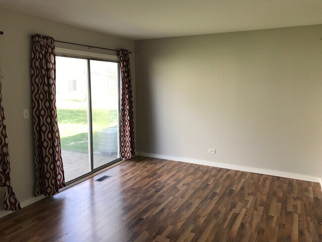 Building Photo - 2687 Waterford Ct