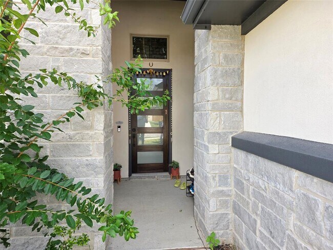 Building Photo - 124 Mission Oaks Dr