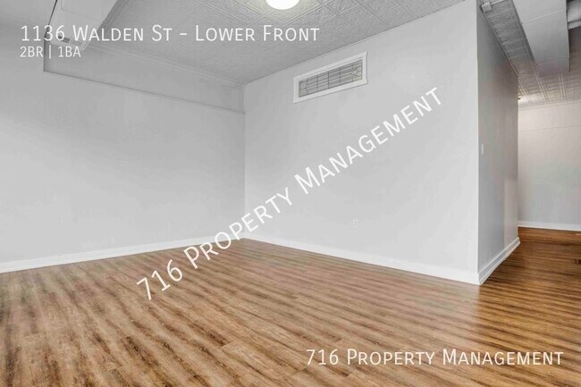 Building Photo - Cute 2 bedroom apartment with tons of natu...