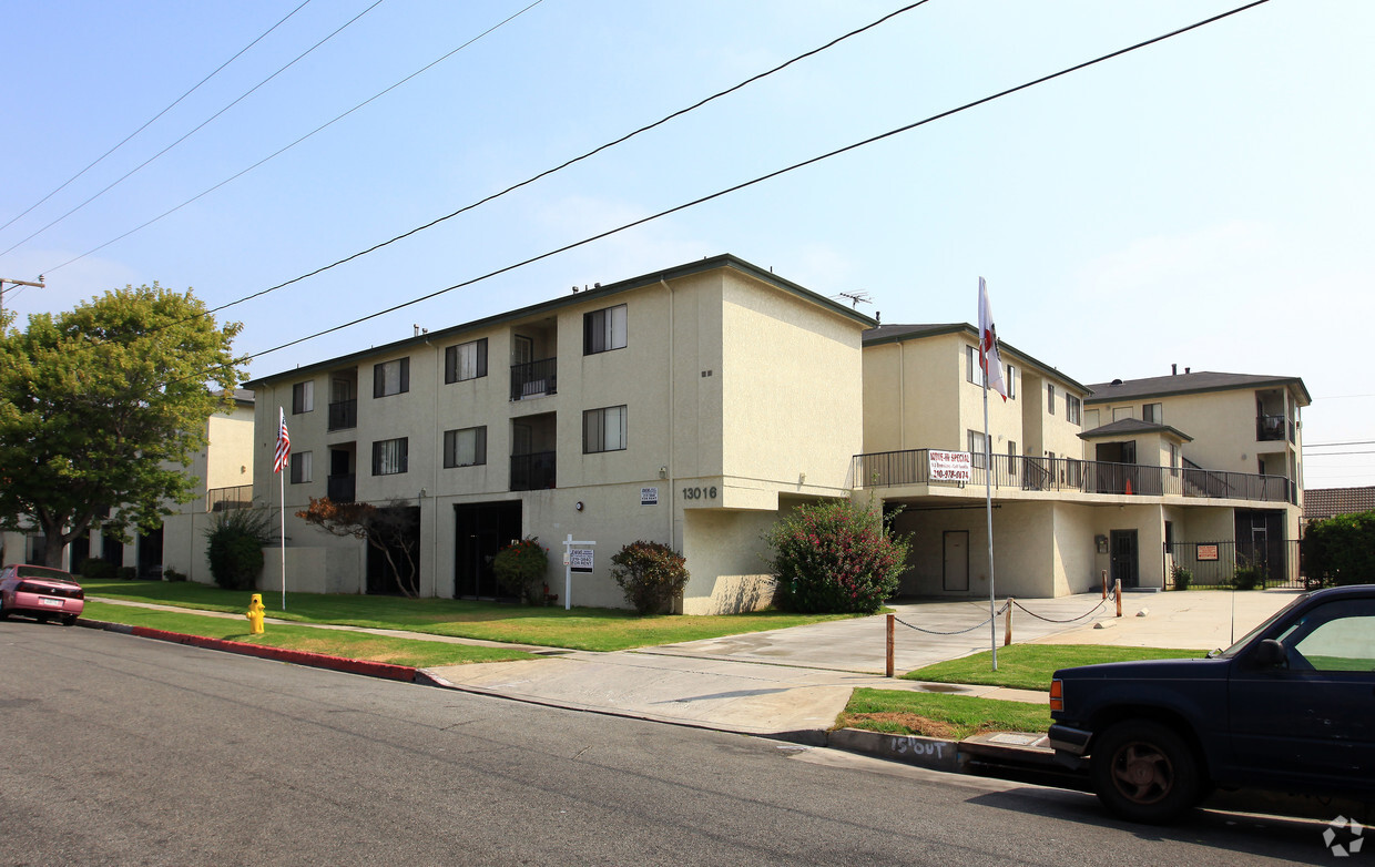 Primary Photo - 13016 Roselle Apartments