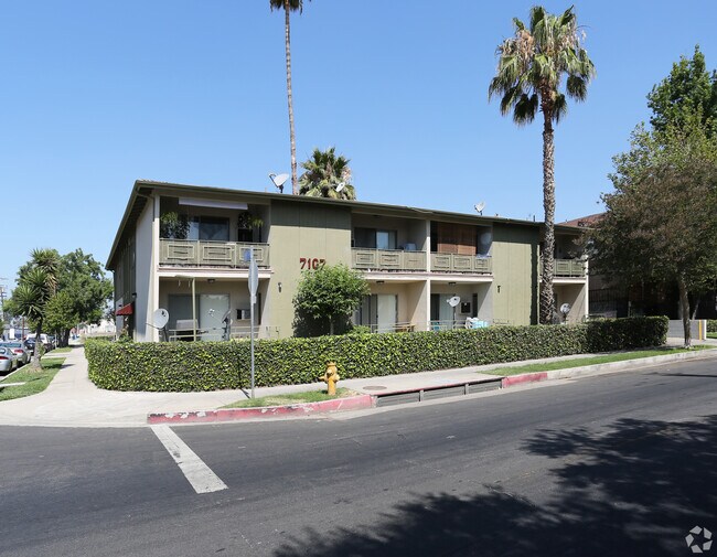Foto del edificio - 7107 Etiwanda Ave