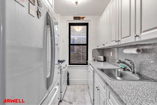 Building Photo - 430 East 86th Street