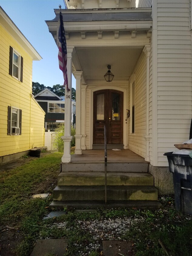 14 Mulberry St Unit 2, Nashua, NH 03060 Room for Rent in Nashua, NH