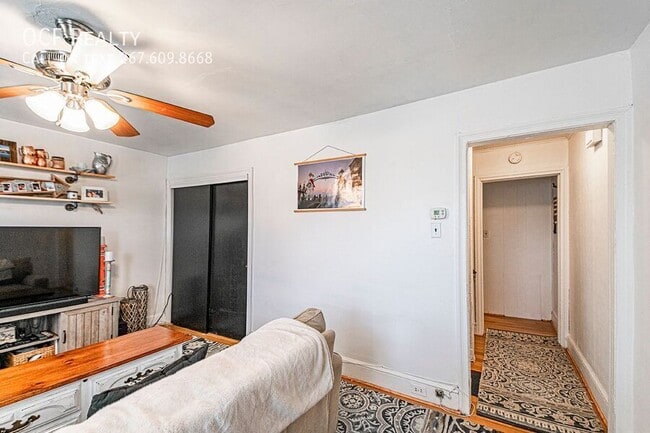 Building Photo - 330 W 3rd Ave