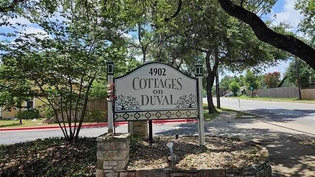 Foto del edificio - 4902 Duval Rd