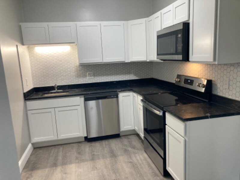 Foto principal - 50 New Plainville Rd