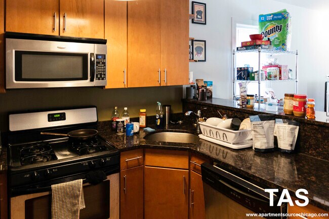 Foto del edificio - 3023 N Oakley Ave