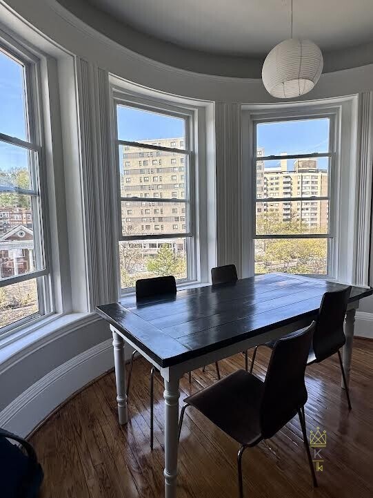 Building Photo - 1569 Beacon St