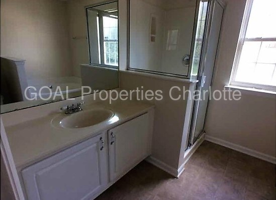 Building Photo - 3724 Capps Hill Dr
