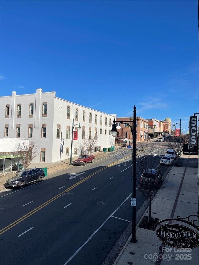 Foto del edificio - 233 W Main St