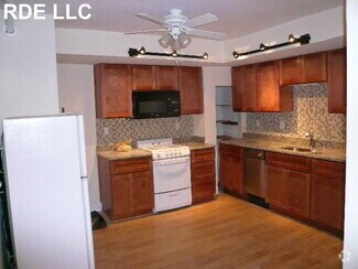 Building Photo - 1064 Beacon St