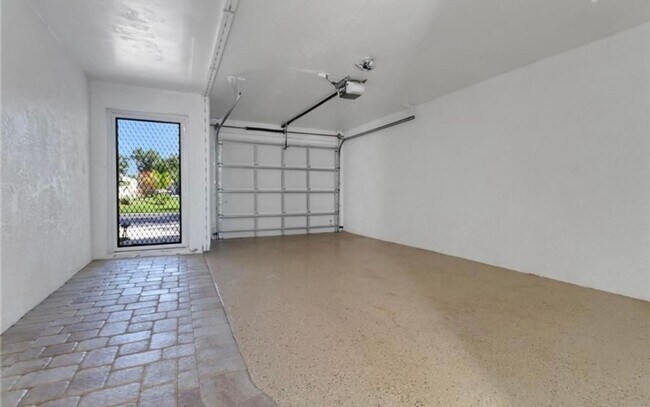 Building Photo - Charming 3BR Condo in Fort Myers