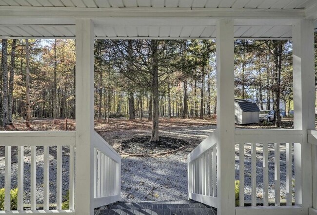 Foto del edificio - 16104 New Light Rd