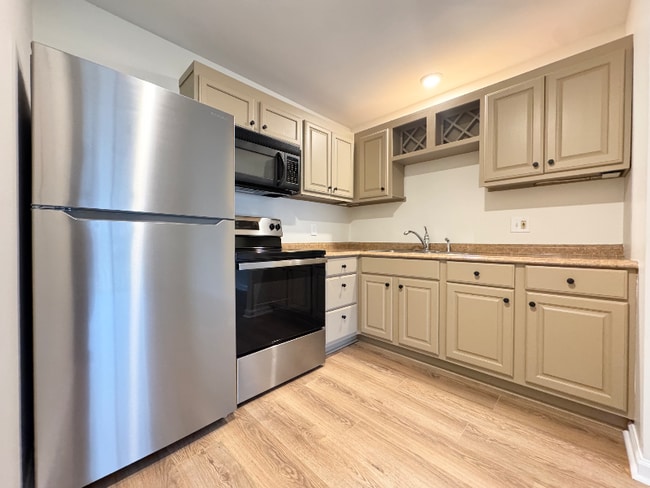 Photo - 613 Hillsboro Rd Apartment