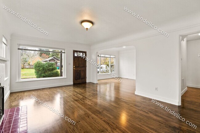Foto del edificio - Modern Elegance Meets Campus Convenience: ...